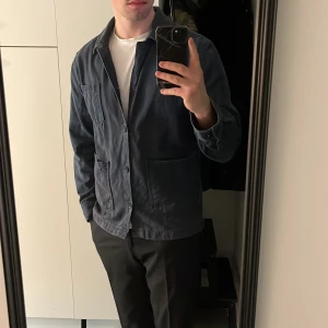 Overshirt These glory days - Blå overshirt ifrån these glory days. Något solblekt.