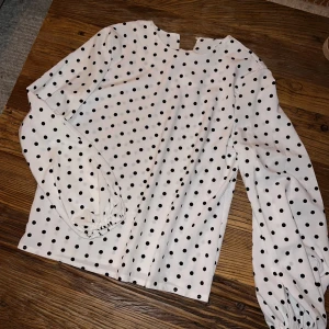 Prickig blus - Aldrig använd