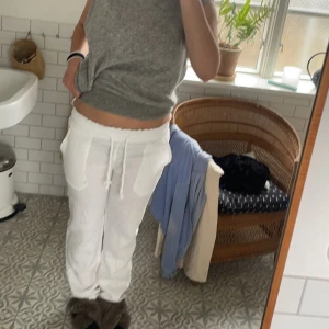 Skagen clothing lågmidjade linnebyxor  - Intressekoll på dessa helt nya vita lågmidjade linnebyxor från Skagen clothing med lappen kvar! Aldrig använda!💗orginalpris 800+frakt, skriv om du undrar nått