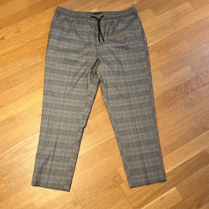 New Look kostymbyxor - Kostymbyxor från New Look i storlek L