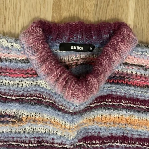 Stickad Tröja  - Aldrig använd 