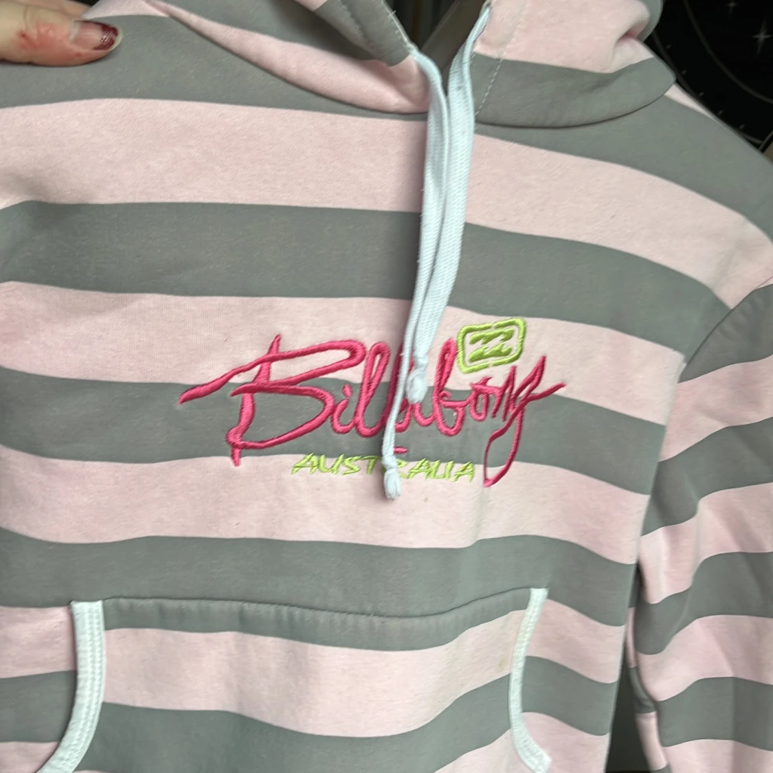 Rosa/grå randig hoodie - 91