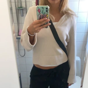 Tröja från Åhléns  - Super super snygg tröja från Åhléns bara använd två gånger! Köpt från Åhléns märka WERA i storlek S för 600kr, liten frakt tillkommer 💓