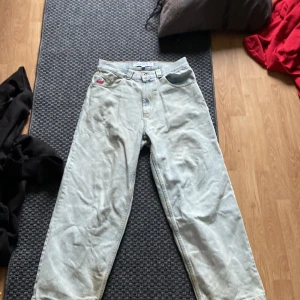 Bigboys Skate Jeans - Ett par feta bigboys byxor som passar pris kan diskuteras. Perfekt om man vill ha ett par baggy byxor. Jag har kvar bigboy stickern så man får med det när man köper. Tar oxå emot byten.