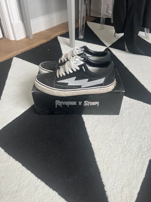 Revenge x storm - Ett par revenge x storm i storlek 11/44 Blixten lyser  Inga skador