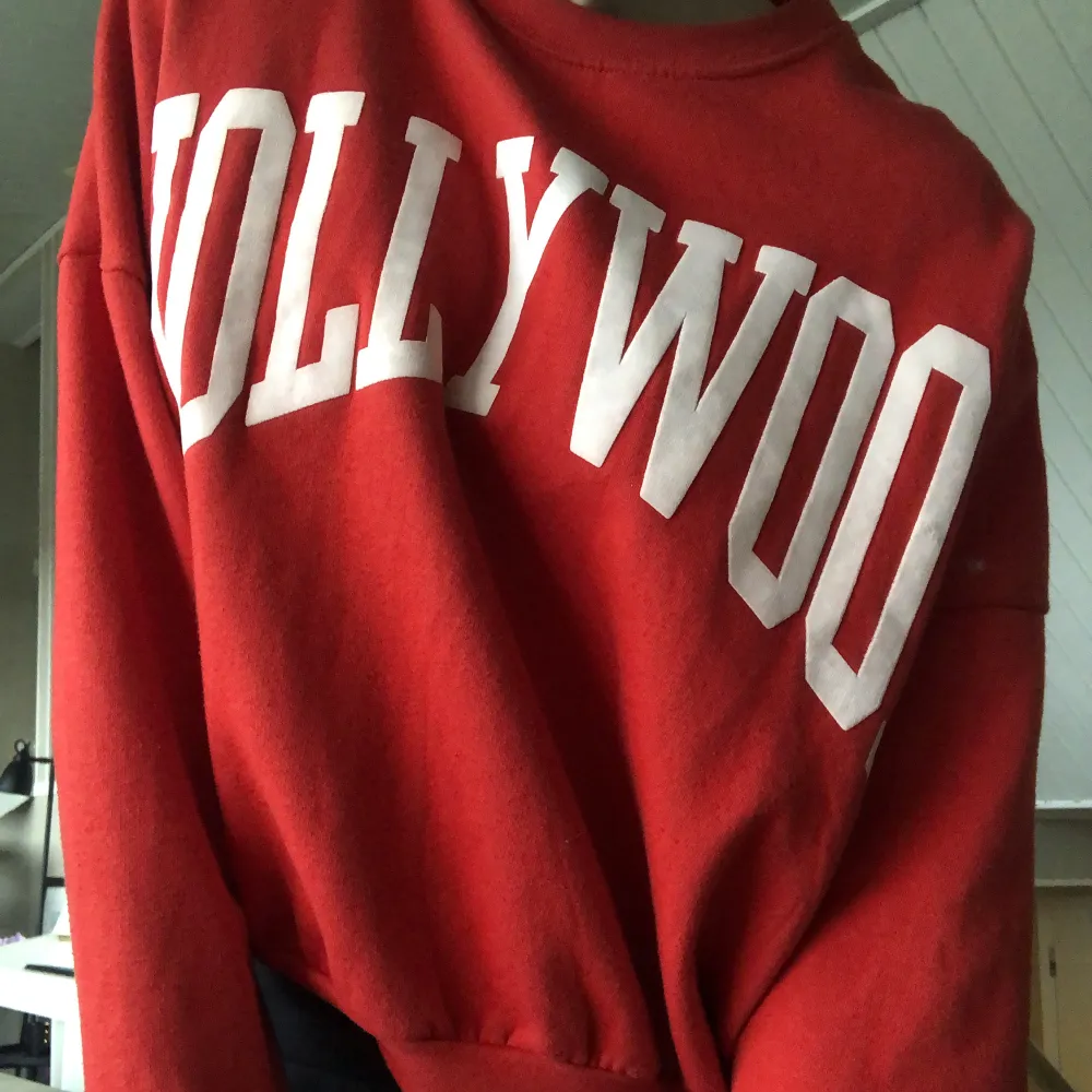 En super fin sweatshirt från STAY. Fin färg nu till sommaren ❤️. Tröjor & Koftor.