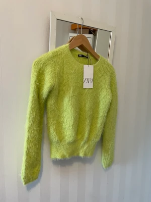 Påsk tröja storlek M från Zara - Påsk tröja storlek M oanvänd från Zara.