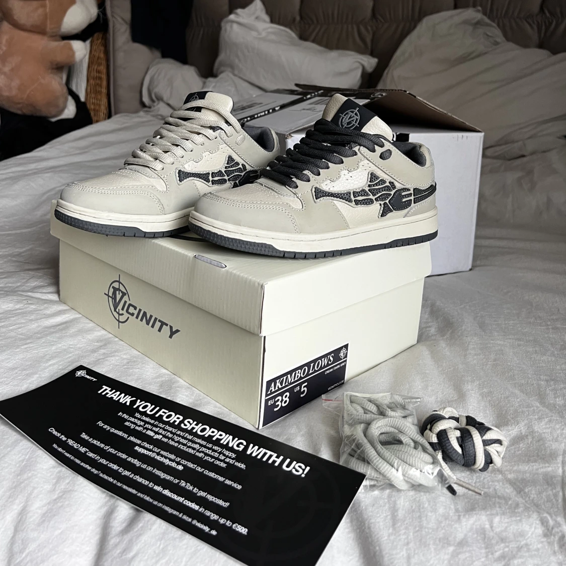 Vicinity Akimbo Lows