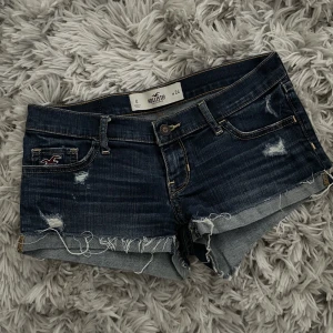 Jeansshorts från Hollister - Från Hollister, köpta i USA. Strl 24