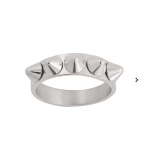 Edblad ring - Säljer min Edblad ring i strl 17,50mm då den är lite förstor för mig! Säljer för 200kr + frakt, nypris 350kr💕