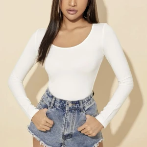 Långärmad tröja - Säljer den vita långärmade tröja.