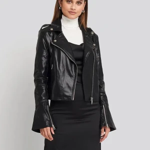 Skinnjacka från NA-KD - Storlek 32/XXS. Passar XS.