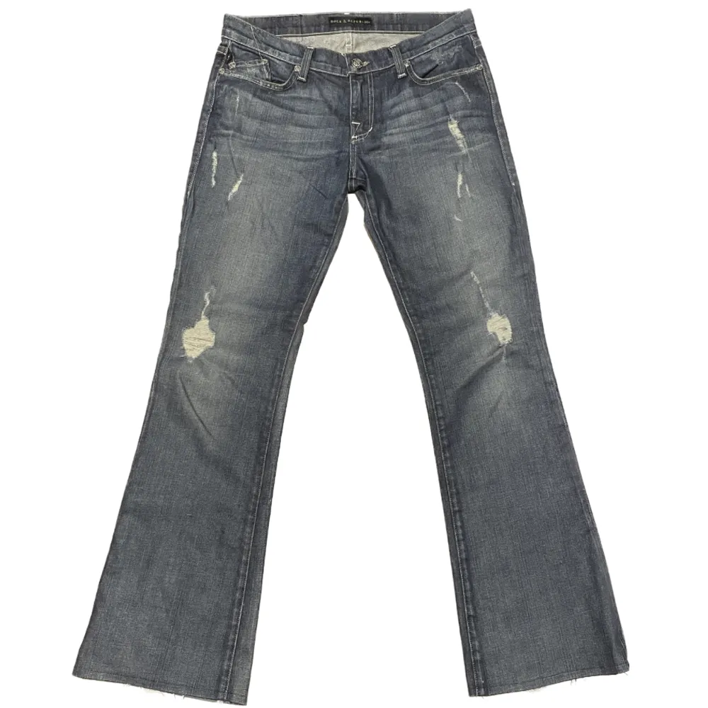 Trendiga Rock&republic jeans i strl W30. Sparsamt använda och i väldigt fint skick. Midjemått tvärs över: 41cm längd: 100cm innebenslängd: 78cm ✨möts i Stockholm✨. Jeans & Byxor.