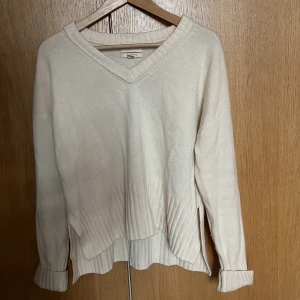 Cashmere tröja - Benvit cashmeretröja från HM Storlek: S Sparsamt använd