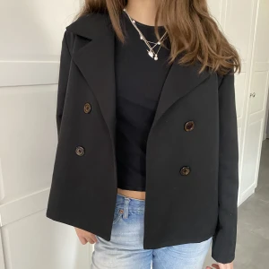 Kappa - Jättesnygg svart kappa❤️