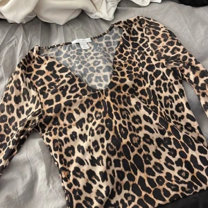 Leopard body  - En leopard body i storlek xs passar också S. Aldrig använd