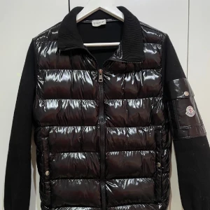 Jacka - Fräsch Jacka i strl S. Jackan fraktas och köparen står för frakten. 