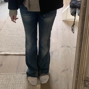 As snygga jeans🪩 - Super fina jeans som inte kommer till användning längre💞  Många intresserade blir d budgivning💞