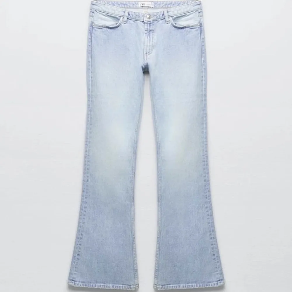 SÖKER dessa jeans från zara i storlek 32 eller 34💘 pris kan diskuteras. Jeans & Byxor.