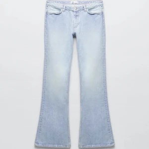 SÖKER zara jeans - SÖKER dessa jeans från zara i storlek 32 eller 34💘 pris kan diskuteras
