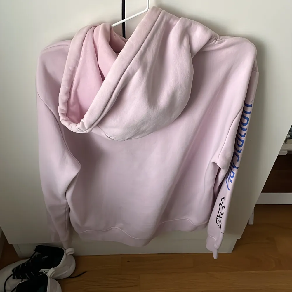 Item is about 2 years old and in perfect condition. warm and made of cotton.. Hoodies.