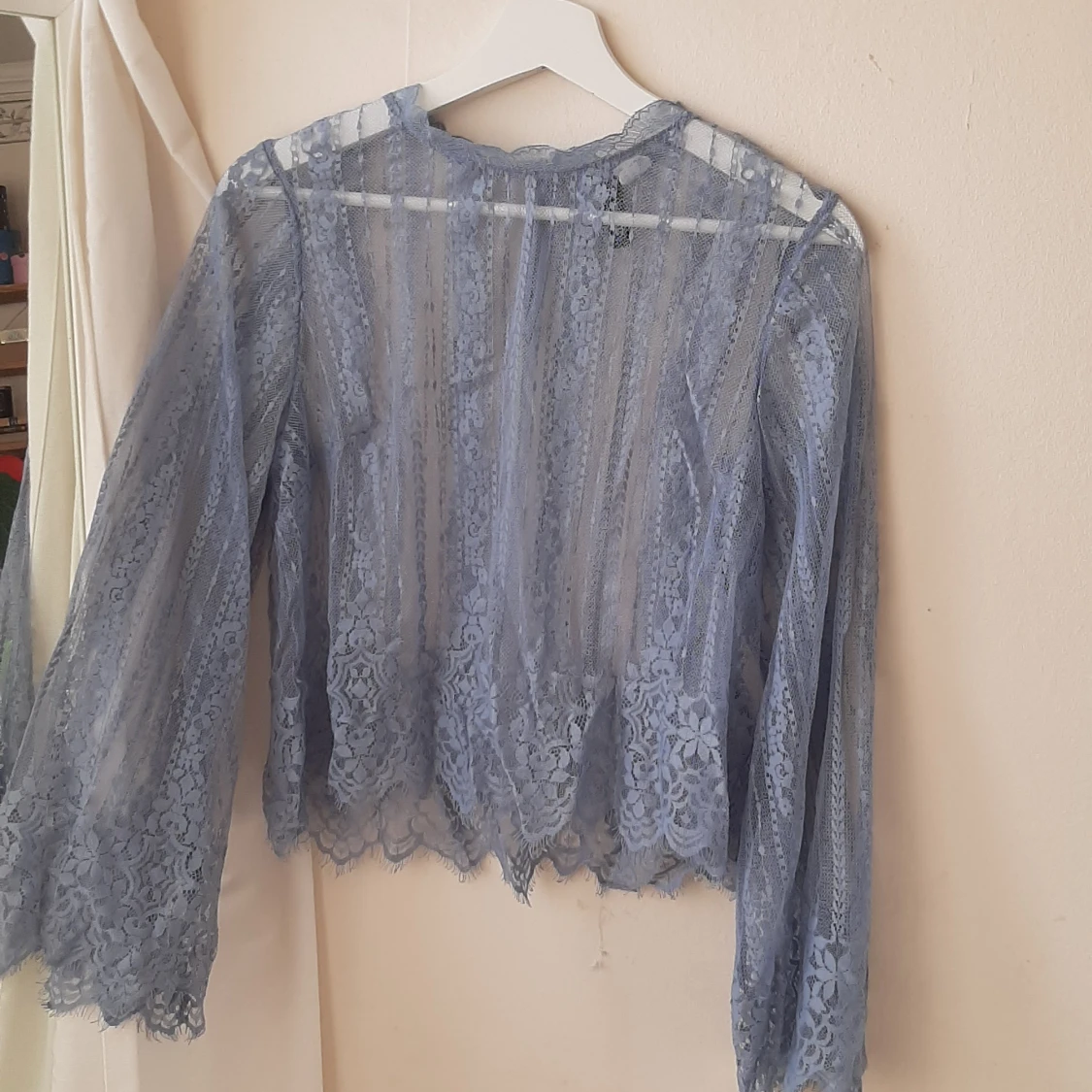 Ljusblå spets blus - 90