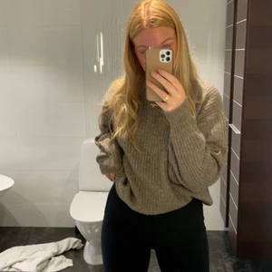 Stickad tröja  - Stickad tröja från H&M i storlek S. 