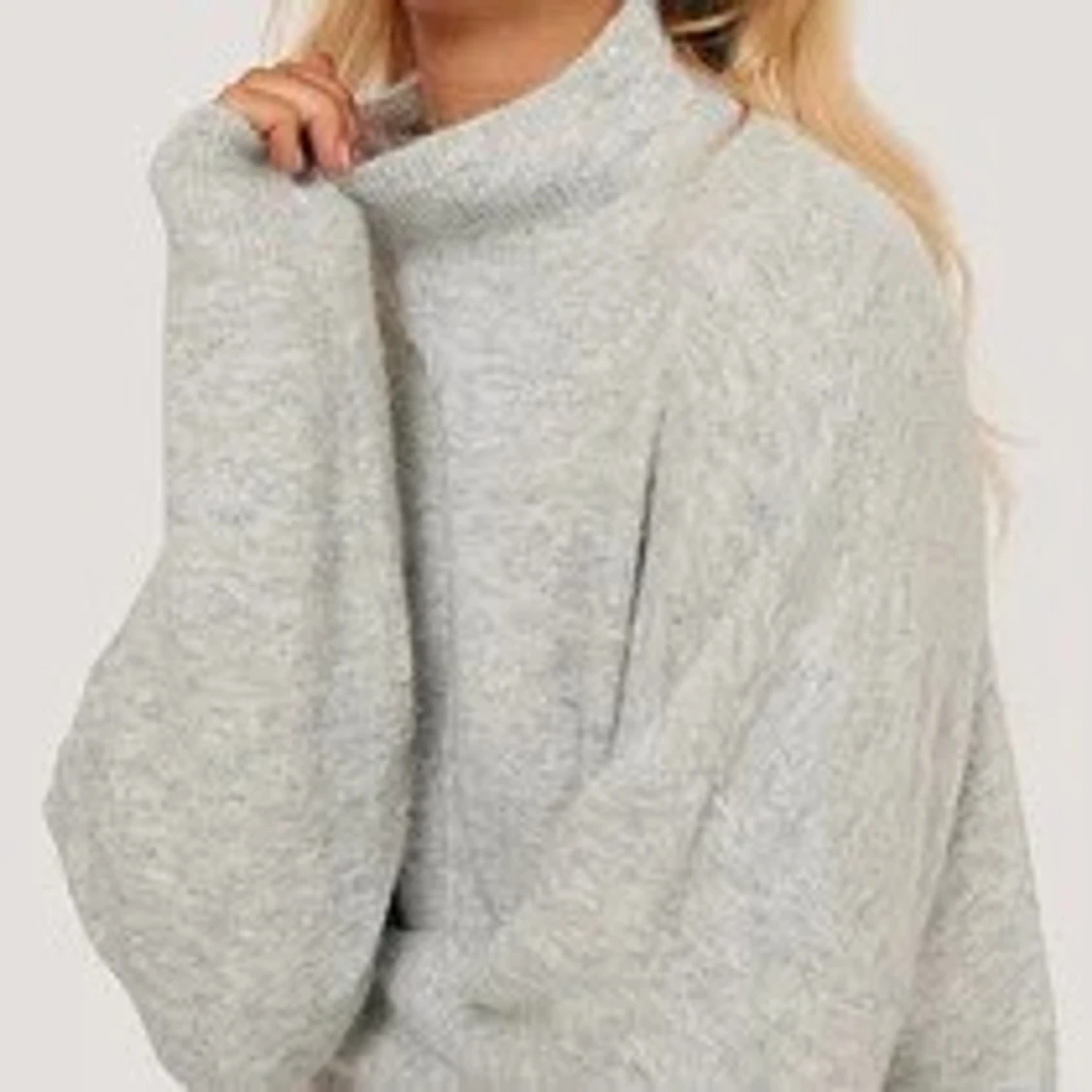 GRÅ stickad tröja från NA-KD