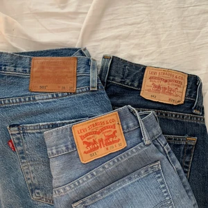 Levis jeans - Säljer 3 levis jeans i olika modeller. Alla passar ca S och kostar 250-300. Lagt ut enskilda annonser på varje byxa☺️