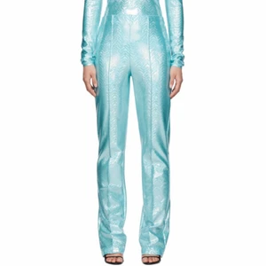 Saks Potts liknande byxor blå/glitter S - Byxor likt de populära fr Saks Potts ”Lissay” som är slutsålda överallt. Svåra att få tag i! Storlek S, resår i midjan. Endast testade. Googla för fler bilder ✨