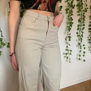 Ljusbeigea jeans - Beige med en lite grå underton!