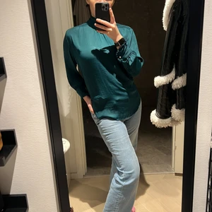 Grön blus  - Grön blus i bra skick 