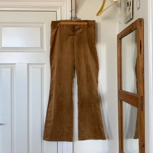 Flare mockabyxor - Så coola flare byxor i mockamaterial!!💞