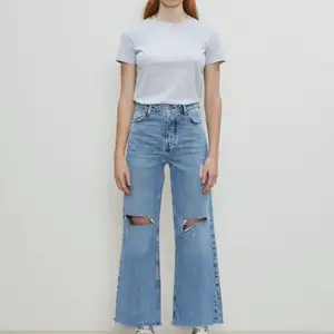 Jeans från bikbok i bra skick, nypris 599kr.