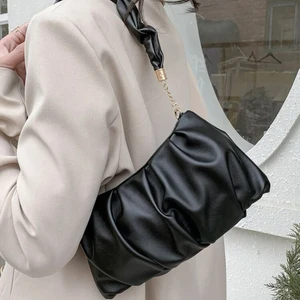 Väska  - Säljer denna fina väskan från shein!! 💖💖 köparen står för frakten !!