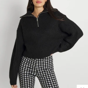 Gina tricot  - Säljer min fina stickade tröja från Gina tricot som jag inte använder den längre! Använd ett fotal gånger. Har fler bilder om man är intresserad💕