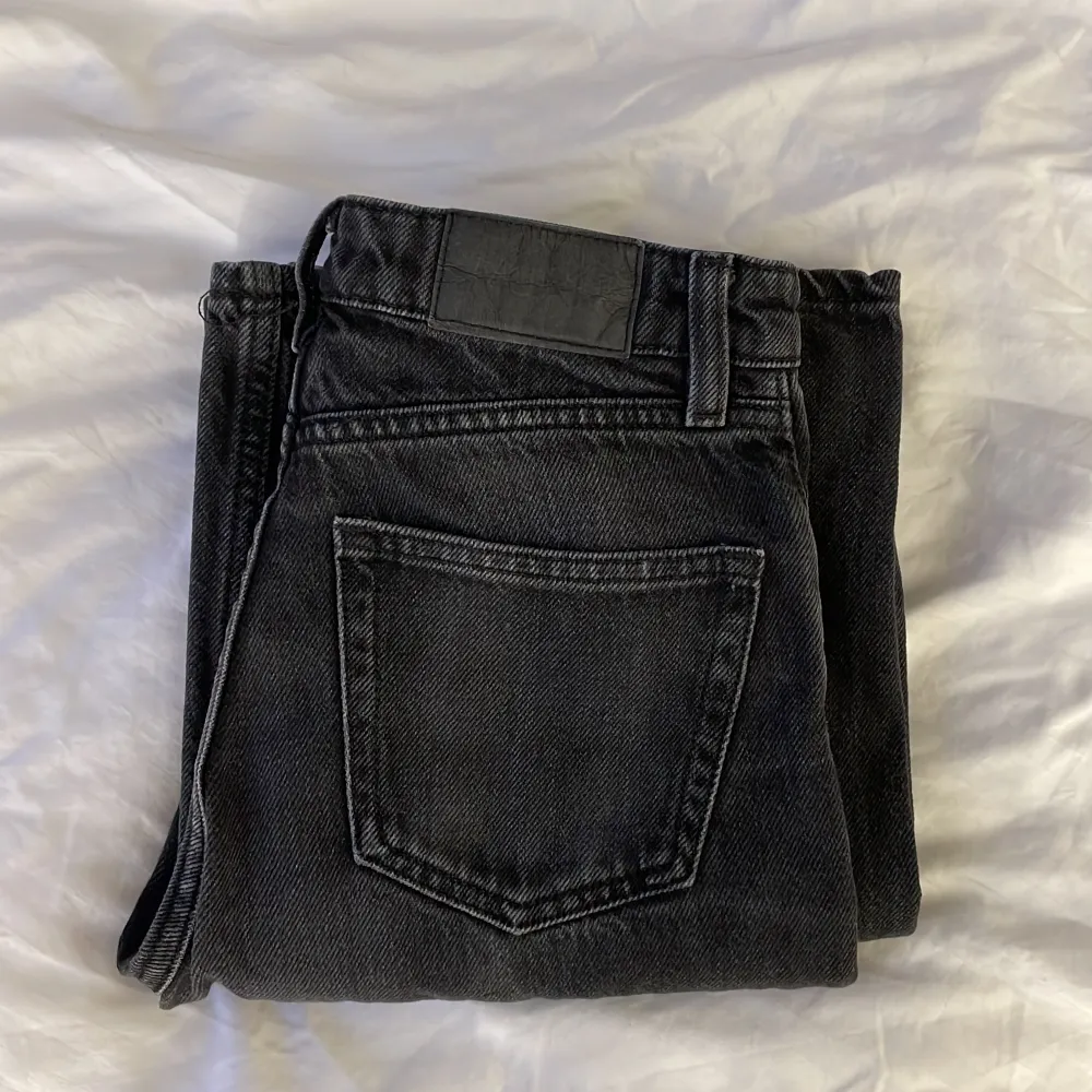 Fina jeans från monki 💗 . Jeans & Byxor.