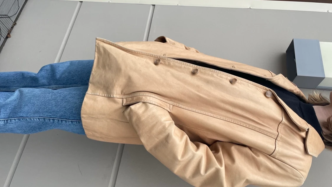Beige skinnjacka
