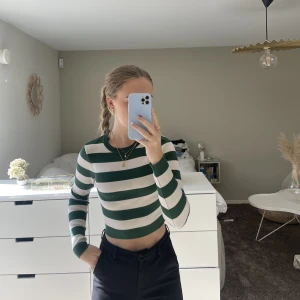 Randig långärmad från zara! - En tight randig långärmad från zara! Aldrig använd. Köparen står för frakten :)