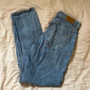 Midwaist blåa jeans. Bra skick. Pris är inklusive frakt 💞