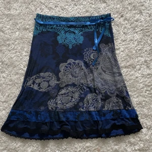 Desigual kjol - Skön kjol från Desigual i mycket fint skick. Strl Large.