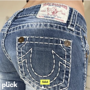  True religion  - Säljer lågmidjade true religion jeans jätte fint skick. Bilderna är inte mina det är från den som hadde byxorna inana men dom var tyvärr förkorta på mig så ni säljer jag dom. Skriv om ni har frågor. Köp direkt 599