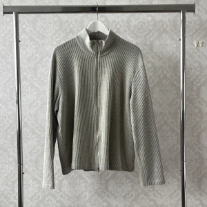 our legacy shrunken full zip polo - en tröja från our legacy. en favorit men används inte tillräckligt - med andra ord sparsamt använd.  