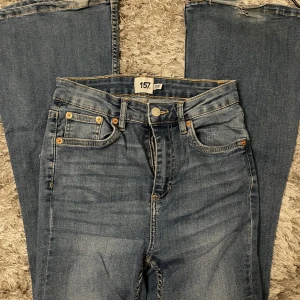 highwaisted flares  - Fina högmidjade flares från lager 157, säljer pga att de inte används längre. storlek S