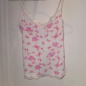 Y2k linne - Syper gulligt Y2K linne som jag aldrig använt. Perfekt nu till sommaren. 