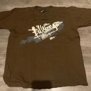 Billabong Vintage tröja  - Storleken passar S/M Cond: 8/10 saknar lite tryck längst ner på ryggen. 