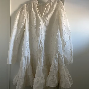 H&M klänning  - Super söt klänning från H&M, storlek 36