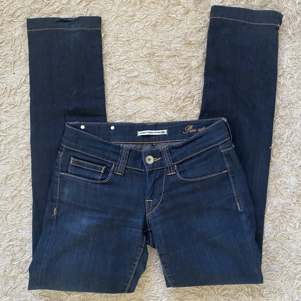 Lågmidjade jeans! Nyskick, storlek 28. 190+frakt 😊. Jeans & Byxor.