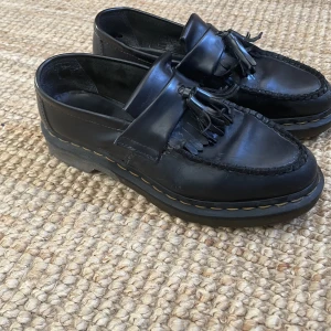 Dr. Marteens Loafers 39 - Dr. Marteens Loafers i storlek 39, för stora för mig och måste därför sälja vidare:-(  Nypris. 1800kr Något ingådda, men bra skick. 