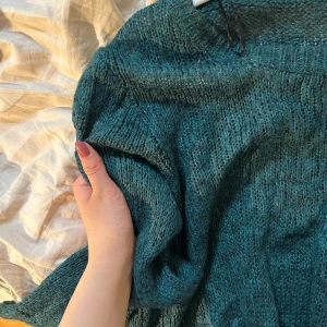 Grön stickad tröja - Kort, grön, stickad tröja. Pris är inklusive frakt 💞